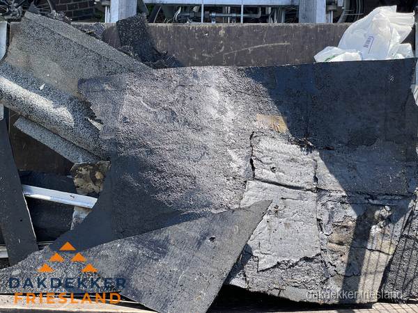 Kosten dakrenovatie: afvoer oud dakmateriaal in Friesland Kosten dakrenovatie: afvoer oud dakmateriaal in Friesland