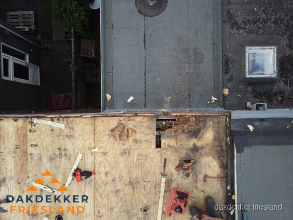 Dakschade en renovatie plat dak vanuit de lucht in Friesland Dakschade en renovatie plat dak vanuit de lucht in Friesland