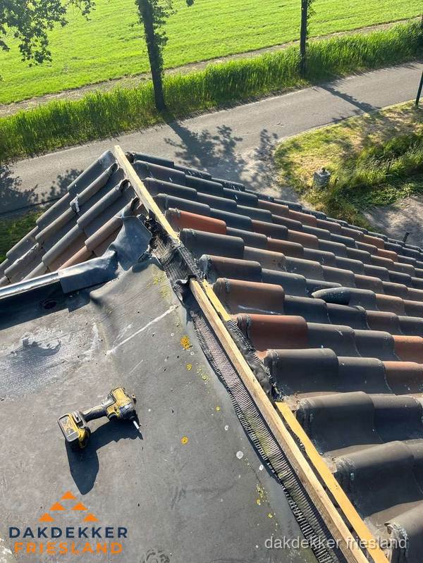Kosten dakgoot vervangen: werkzaamheden aan dakrand in Friesland Kosten dakgoot vervangen: werkzaamheden aan dakrand in Friesland