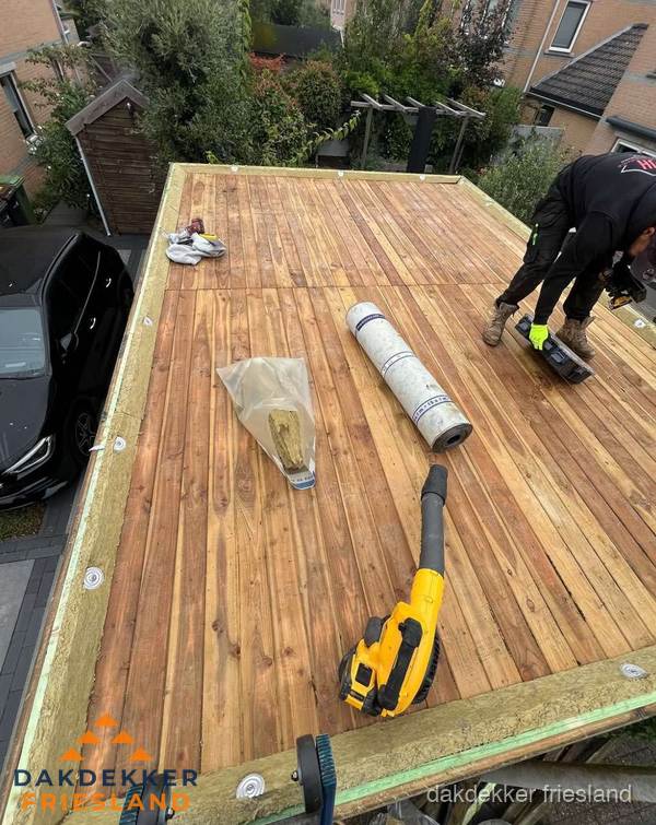 Dakbedekking schuur met bitumen in Friesland