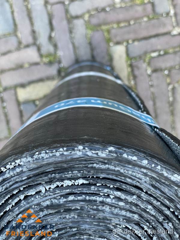 Rol bitumen dakleer met leislag voor plat dak in Friesland Rol bitumen dakleer met leislag voor plat dak in Friesland