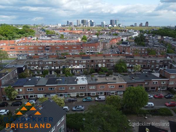 Luchtfoto van daken in woonwijk Friesland