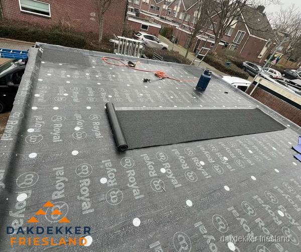 Dakrenovatie plat dak met bitumen dakbedekking in Friesland Dakrenovatie plat dak met bitumen dakbedekking in Friesland